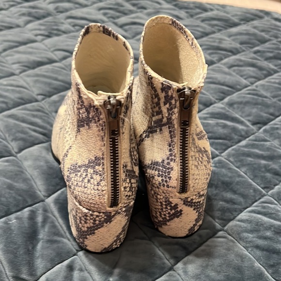 Steve Madden snake skin print ankle boot - Picture 3 of 8